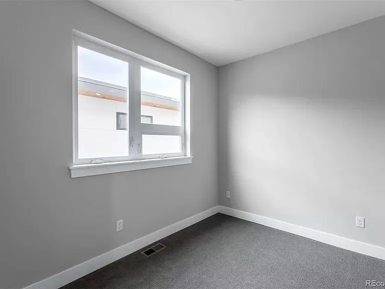 1733 Irving St — Photo 15