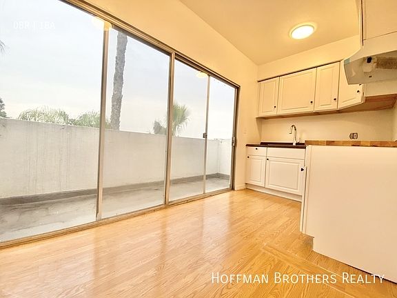 3rd image of 5309 Agnes Ave #7
