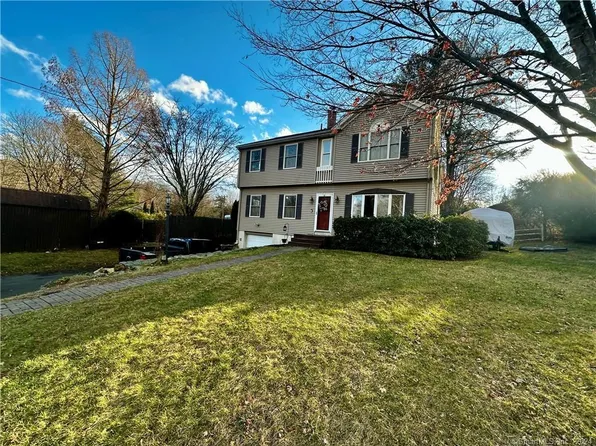 6 Daves Lane, Newtown, CT 06470