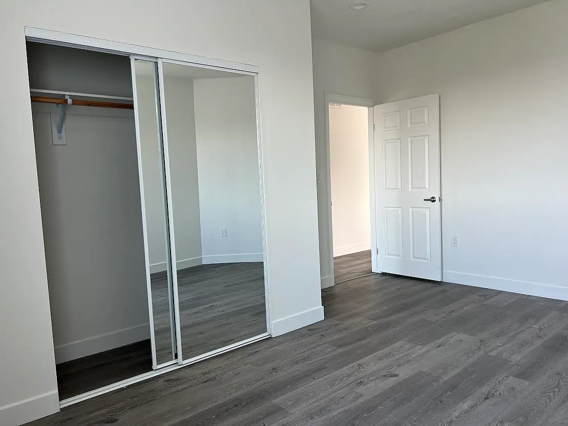 1745 N Western Ave — Photo 4