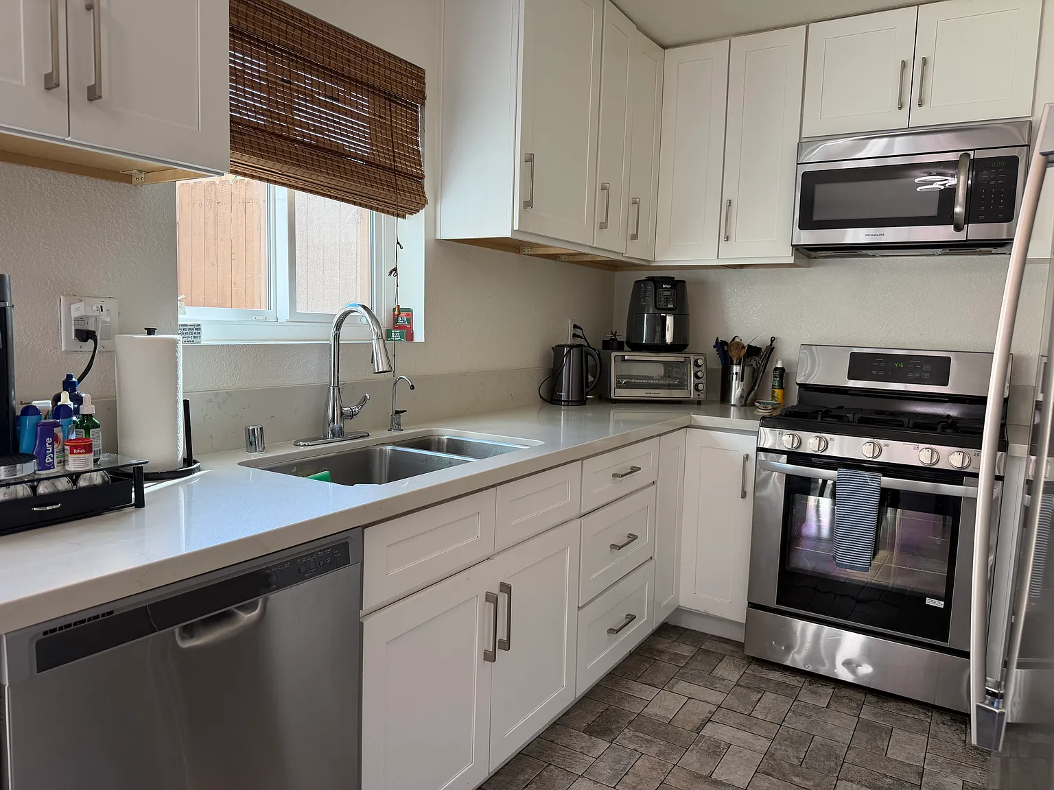 2 bed, 914 sqft, $3,500 — Photo 1