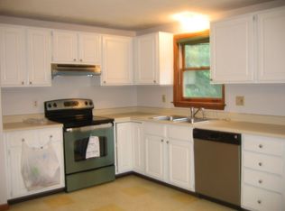 42 Adelaide St, Hudson, NH 03051