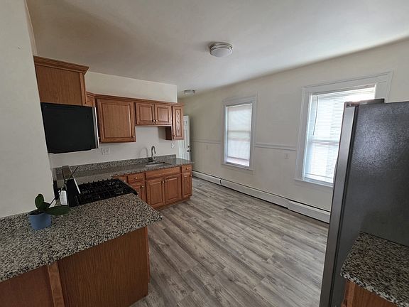 5th image of 1081 Lawrence St Unit 2