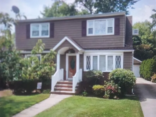 45 Chestnut Street, Lynbrook, NY 11563