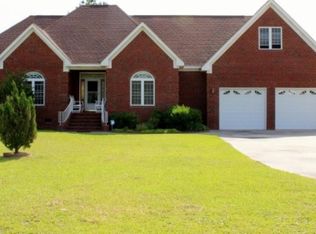 910 Temples Point Rd, Havelock, NC 28532