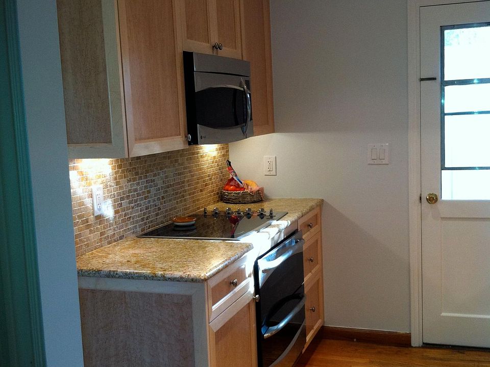 2nd image of 801 Curtis St