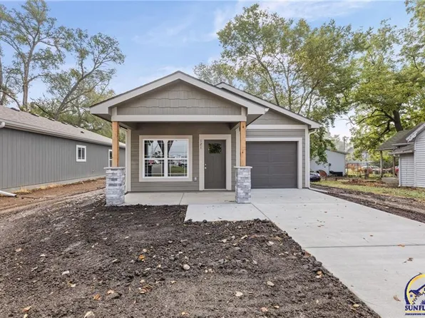 121 S Cedar St, Ottawa, KS 66067