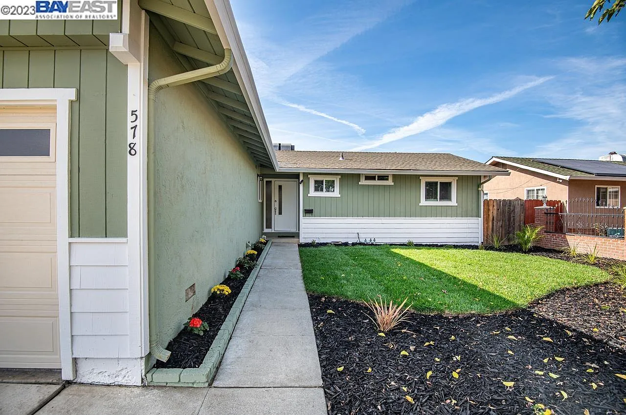 578 Meadowlark St — Photo 3