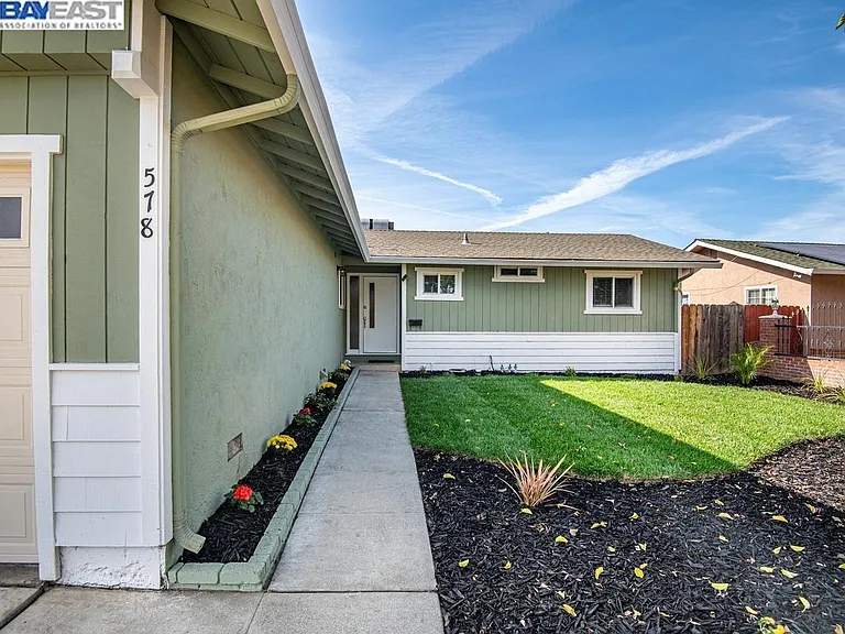 578 Meadowlark St — Photo 3