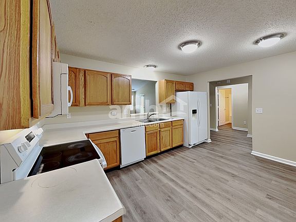 3rd image of 9734 Thomas Ln