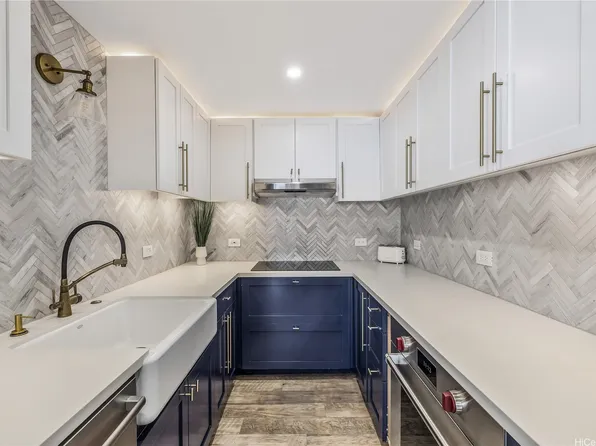 2979 Kalakaua Ave APT 803, Honolulu, HI 96815
