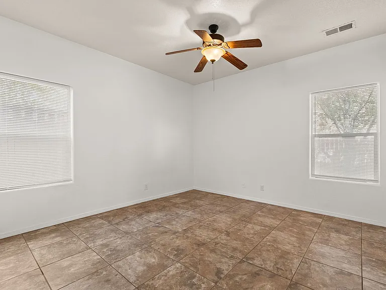2406 Broadway Blvd NE — Photo 13