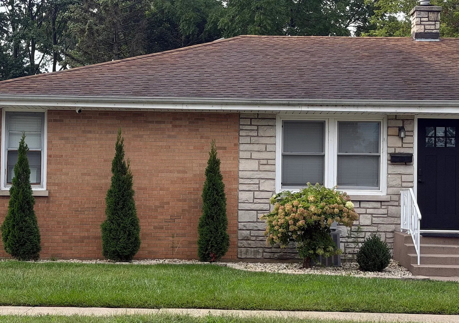 2 bed, 1000 sqft, $1,700 — Photo 2