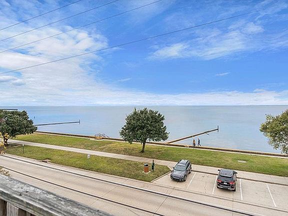 2nd image of 1943 Lakeshore Dr
