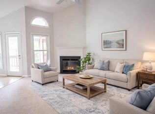 115 Abingdon Ct APT 2B, Cary, NC 27513