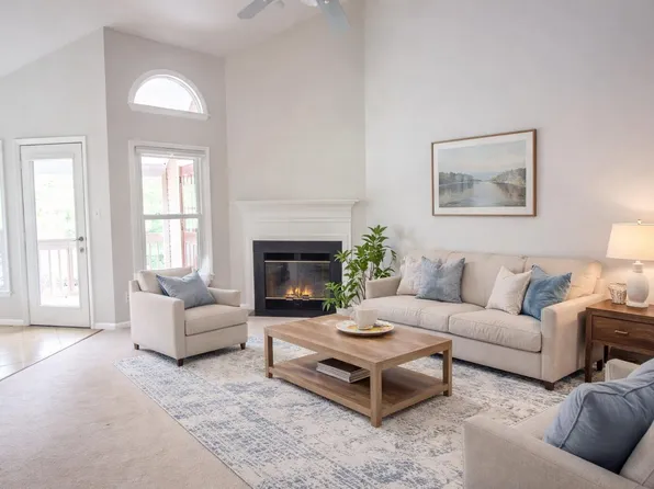 115 Abingdon Ct APT 2B, Cary, NC 27513