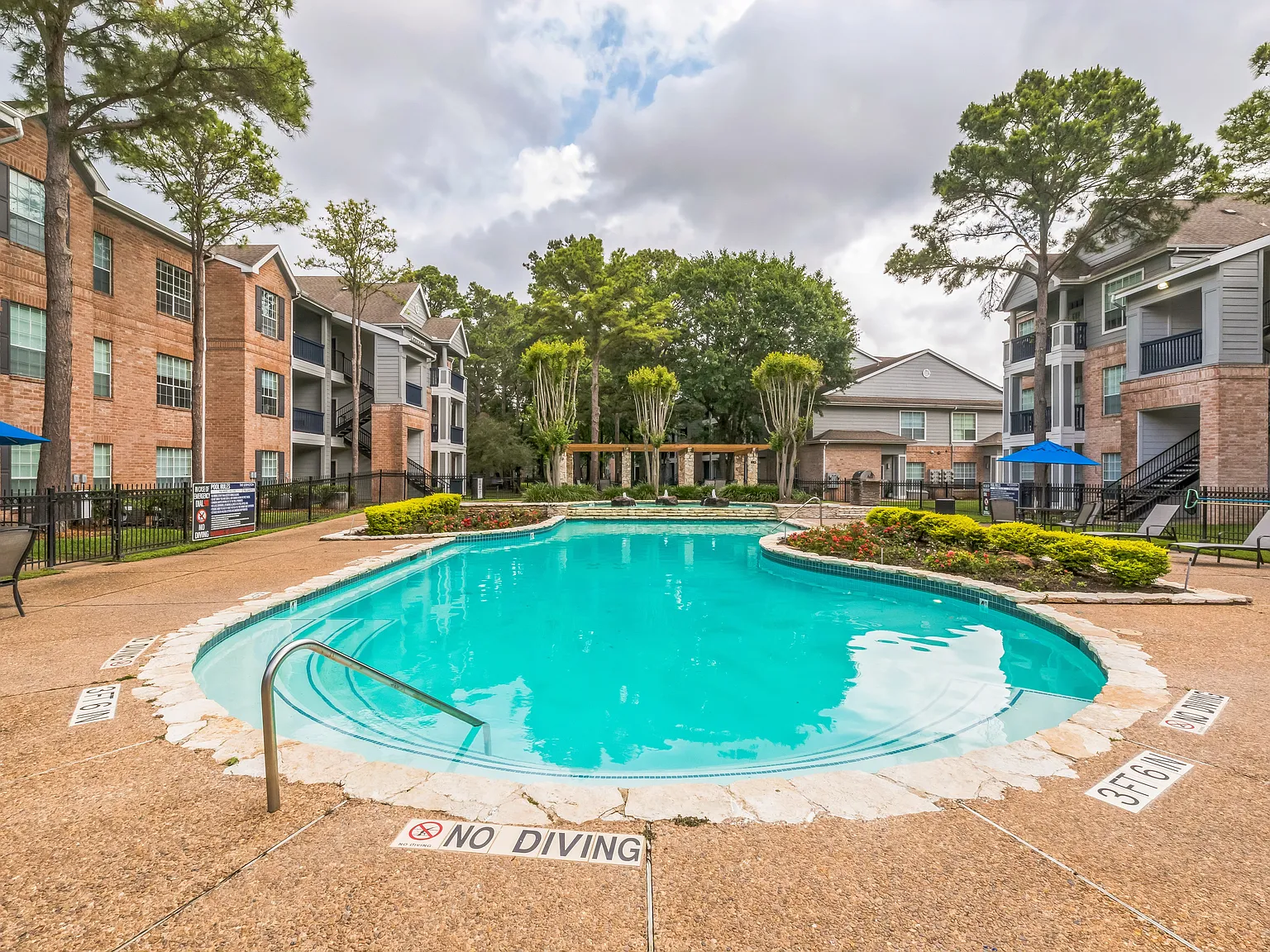 Lexington Apartments — Photo 4