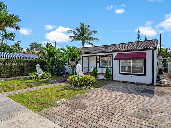 3rd image of 2220 SW 16th Ter