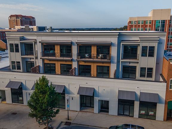 2nd image of 142 Magnolia St #303