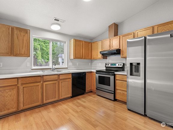 5th image of 1532 Mapleridge Drive NE