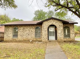 2417 Lakeshore Dr, Grand Prairie, TX 75051