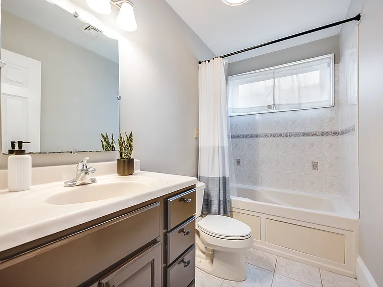 1520 Columbia Rd #2 — Photo 3