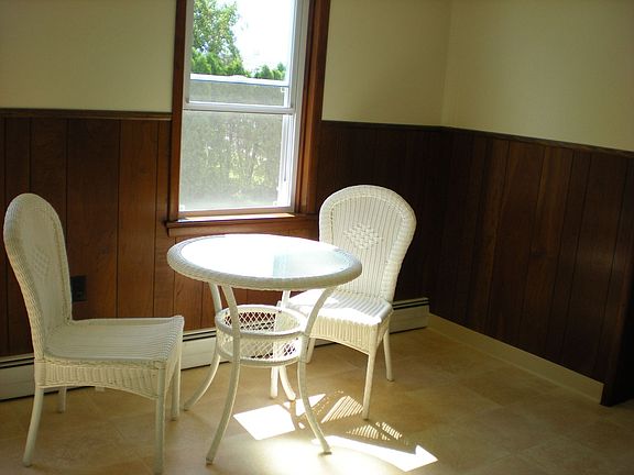 eat in kitchen area