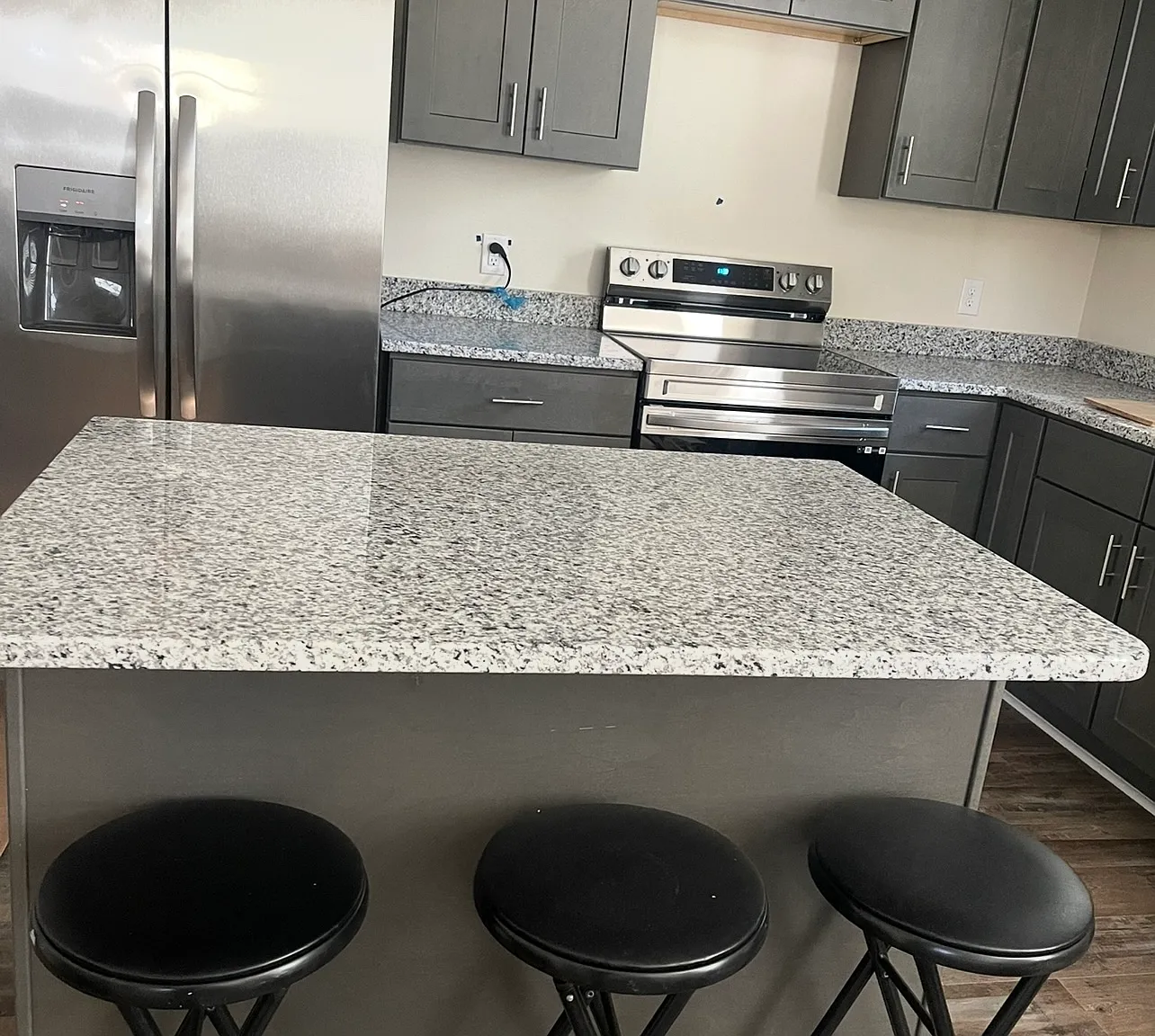 3 bed, 1200 sqft, $2,700 — Photo 2