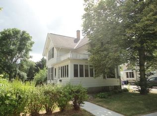 613 W Wisconsin Ave, Oconomowoc, WI 53066