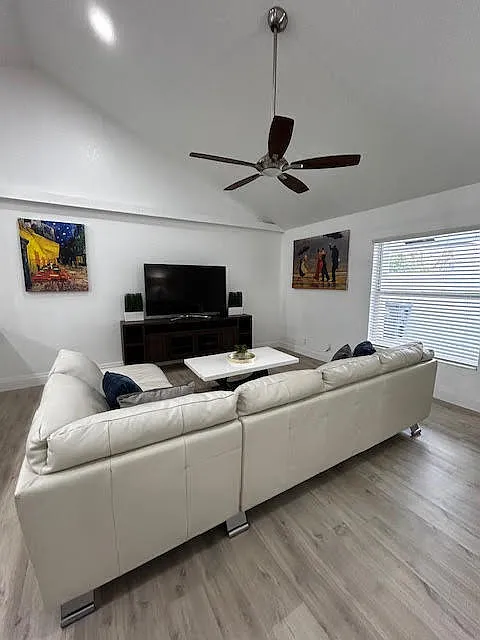 4 bed, 2.0 bath, 1460 sqft, $2,500 — Photo 4