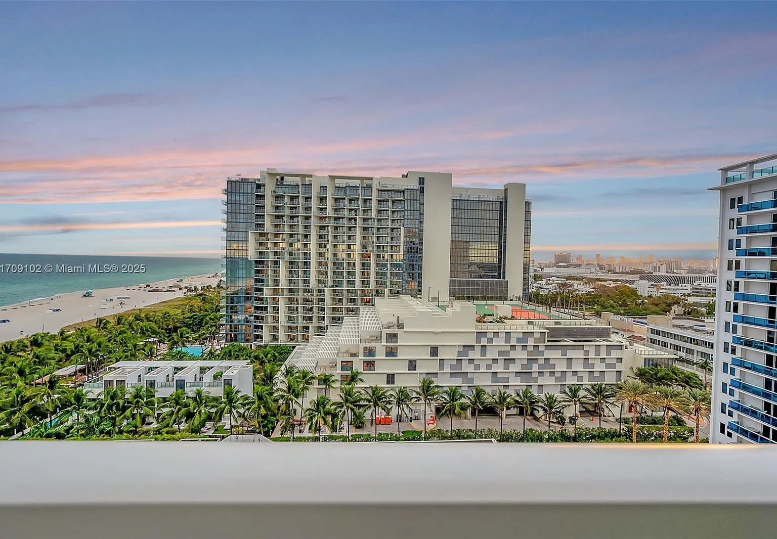 Roney Palace Condo — Photo 2