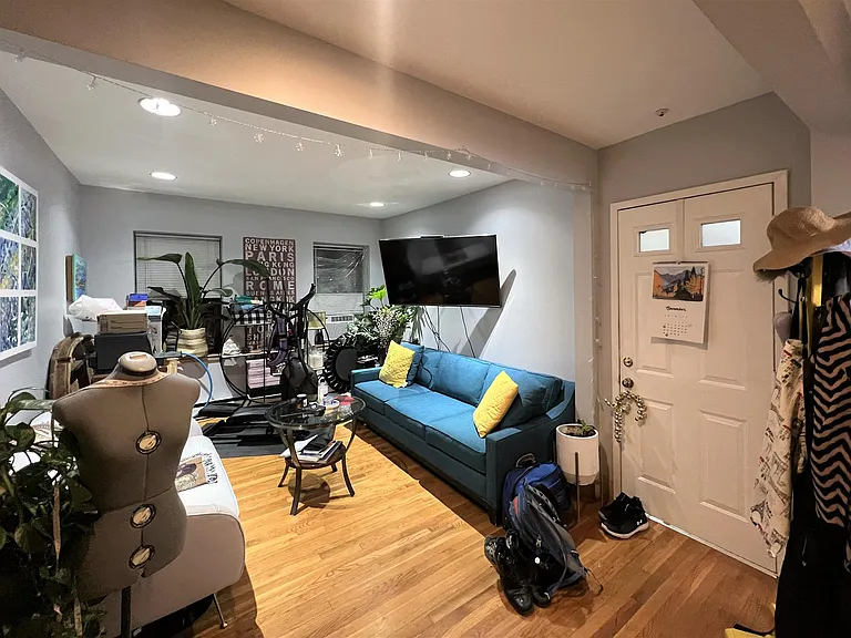 43 Ivaloo St — Photo 2