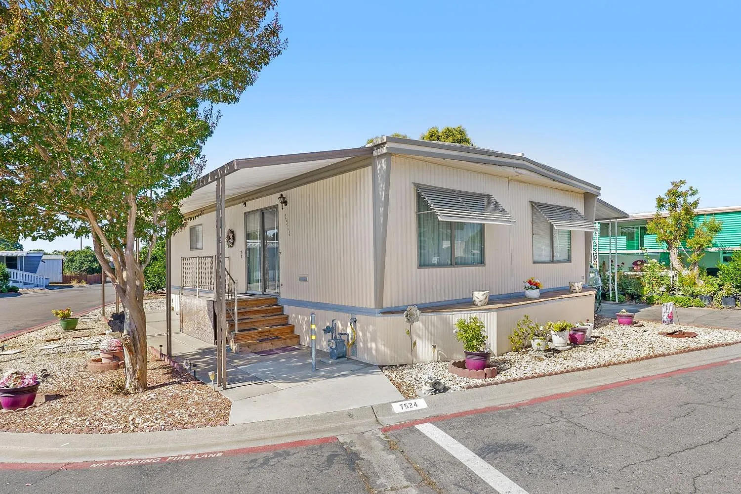 7524 Hazelnut Ln photo 1