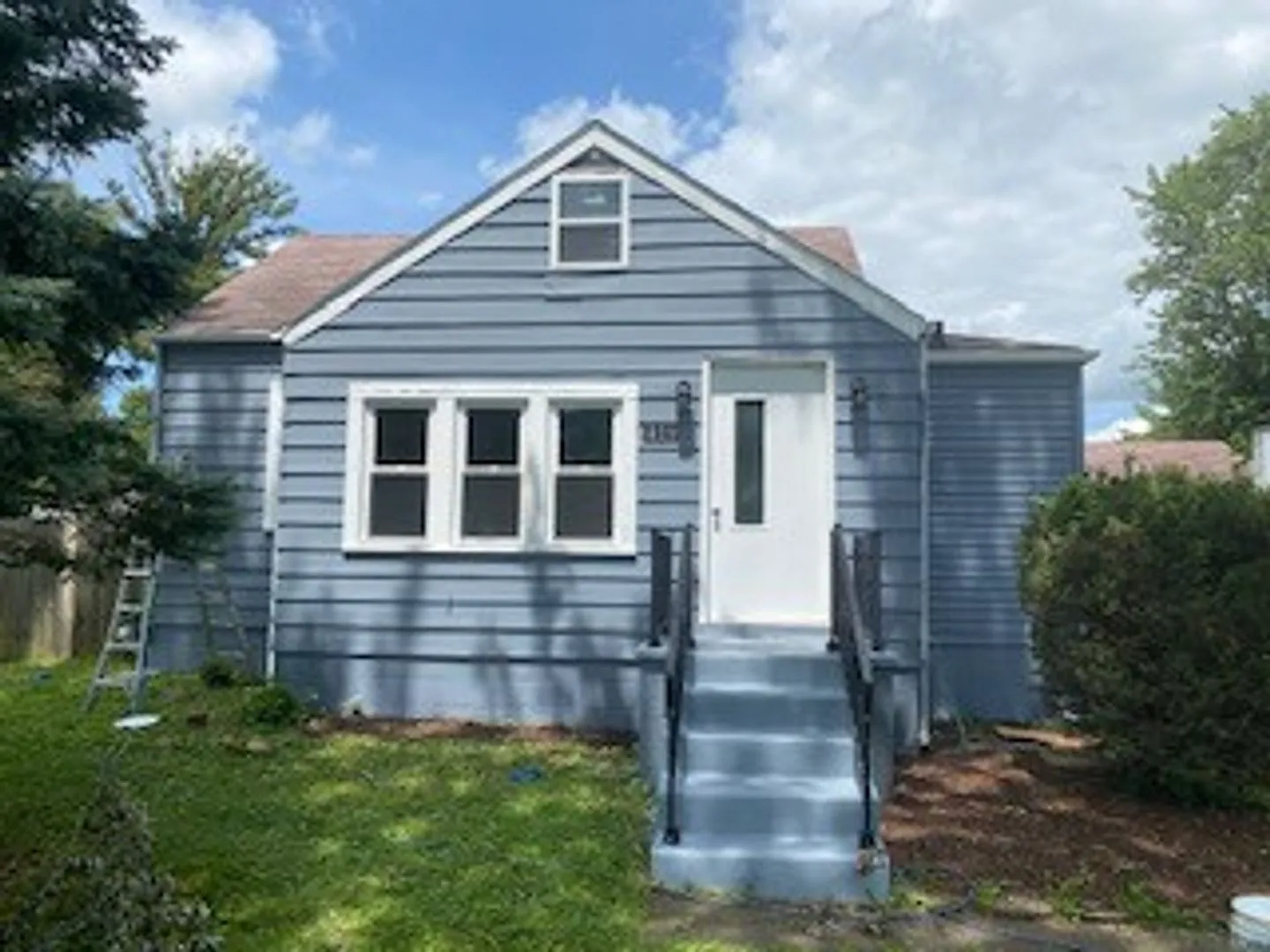 Updated 2 bedroom 2 bath house in Lockport — Photo 1