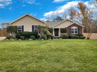 7877 Springdale Meadow Dr, Stokesdale, NC 27357