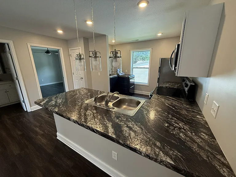 1800 Sun Valley Rd — Photo 3