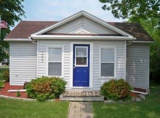 1205 E Main St, Omro, WI 54963