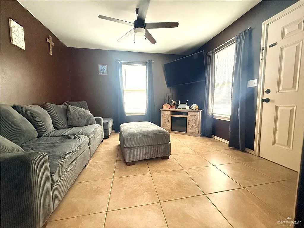 4 bed, 2.0 bath, 1333 sqft, $1,350 — Photo 3