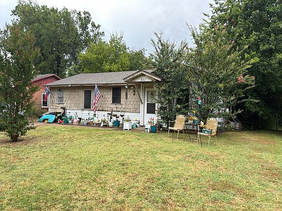 2nd image of 822 Collin Dr