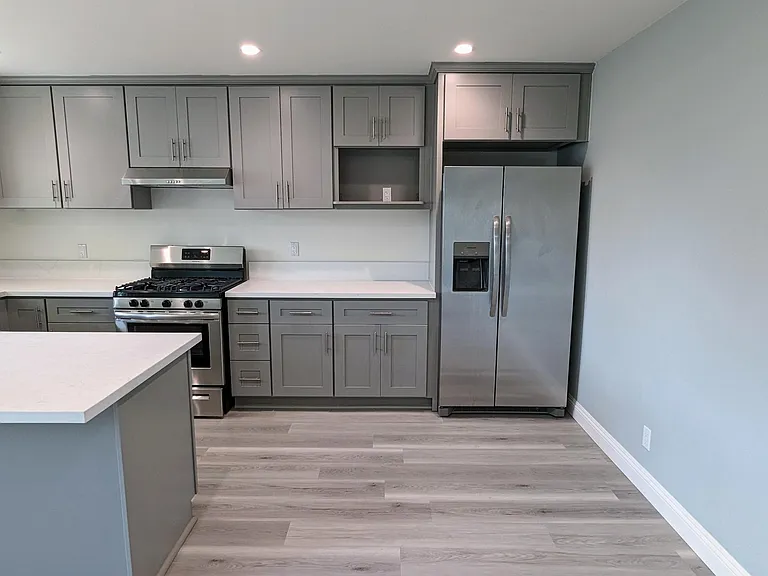 219 Loma Ave #6 — Photo 2