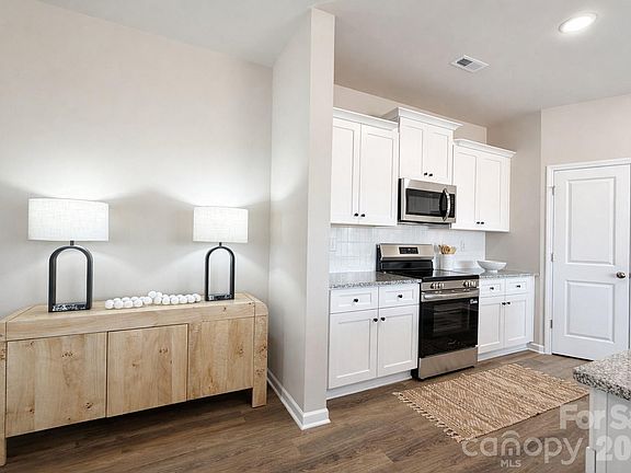 5th image of 206 Roxanna Ct