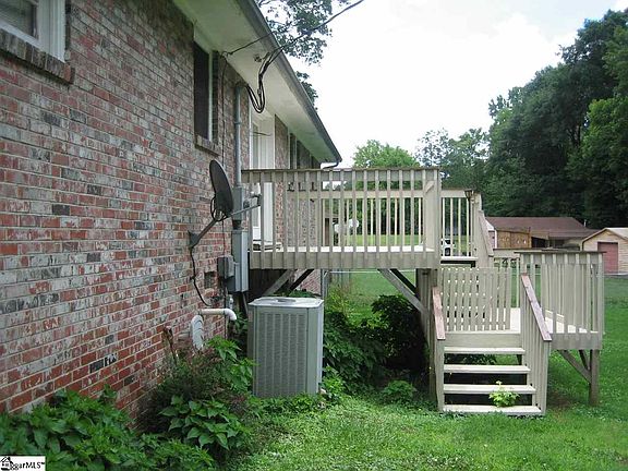 5th image of 15 Borden Cir