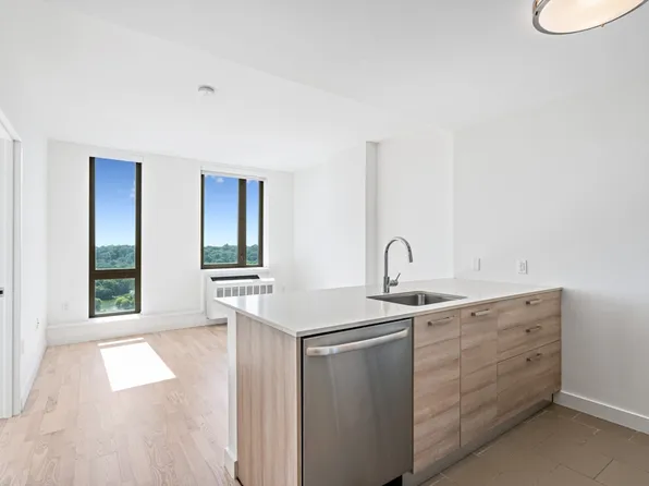 626 Flatbush Avenue image 1 of 32