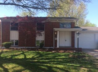 600 Coach Light Ln, Hazelwood, MO 63042