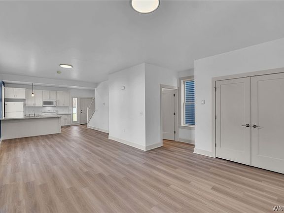 4th image of 206 Miami St