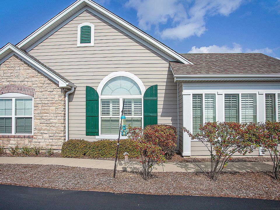 1st image of 16611 S Fox Run Cir #4A