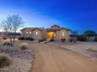 5581 Redfox Rd, Las Cruces, NM 88007