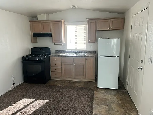 763 W Avenue L #24 — Photo 3