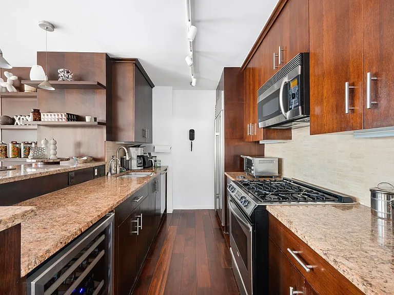 220 E 65th St #PHEF — Photo 4