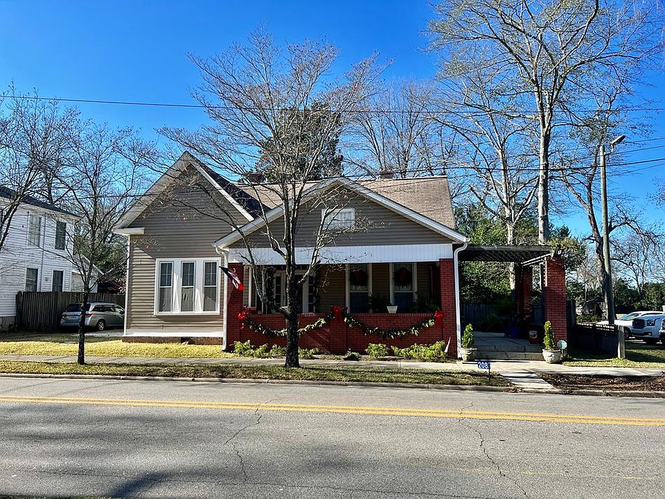 1st image of 208 S Smith St